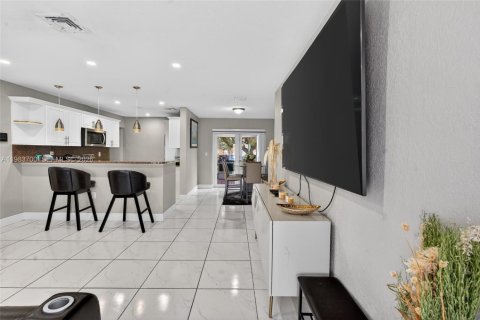 Купить виллу или дом в Майами-Гарденс, Флорида 4 спальни, 112.23м2, № 2048436 - фото 4