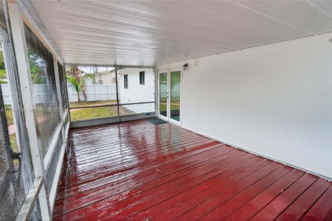 Купить виллу или дом в Майами-Гарденс, Флорида 4 спальни, 112.23м2, № 2048436 - фото 21