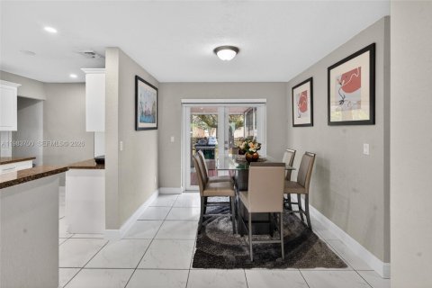 Купить виллу или дом в Майами-Гарденс, Флорида 4 спальни, 112.23м2, № 2048436 - фото 13