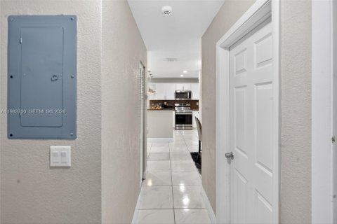 Купить виллу или дом в Майами-Гарденс, Флорида 4 спальни, 112.23м2, № 2048436 - фото 25