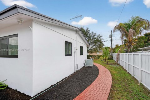 Купить виллу или дом в Майами-Гарденс, Флорида 4 спальни, 112.23м2, № 2048436 - фото 20