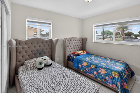 Купить виллу или дом в Майами-Гарденс, Флорида 4 спальни, 112.23м2, № 2048436 - фото 18