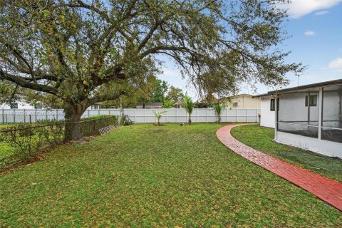 Купить виллу или дом в Майами-Гарденс, Флорида 4 спальни, 112.23м2, № 2048436 - фото 23