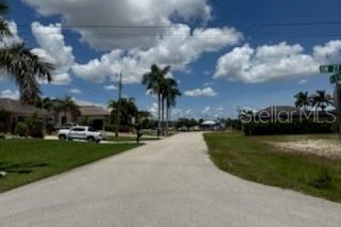 Terreno en venta en Cape Coral, Florida № 1870276 - foto 7