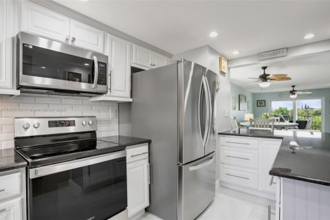 Condo in Lauderhill, Florida, 2 bedrooms  № 1886626 - photo 18
