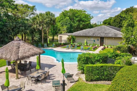 Condo in Lauderhill, Florida, 2 bedrooms  № 1886626 - photo 1