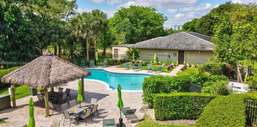 Condo in Lauderhill, Florida, 2 bedrooms  № 1886626
