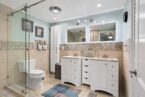 Condo in Lauderhill, Florida, 2 bedrooms  № 1886626 - photo 25