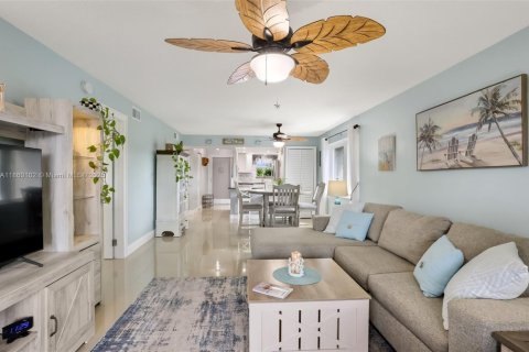 Condo in Lauderhill, Florida, 2 bedrooms  № 1886626 - photo 5