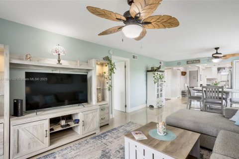 Condo in Lauderhill, Florida, 2 bedrooms  № 1886626 - photo 9