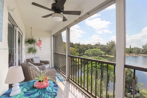 Condo in Lauderhill, Florida, 2 bedrooms  № 1886626 - photo 13