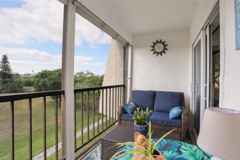 Condo in Lauderhill, Florida, 2 bedrooms  № 1886626 - photo 12