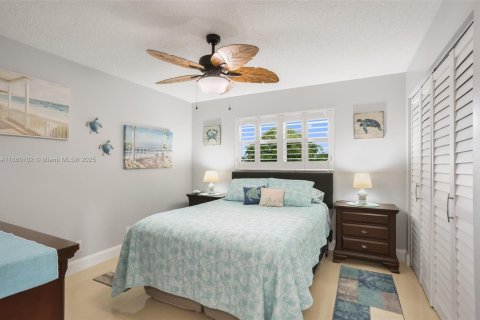 Condo in Lauderhill, Florida, 2 bedrooms  № 1886626 - photo 28