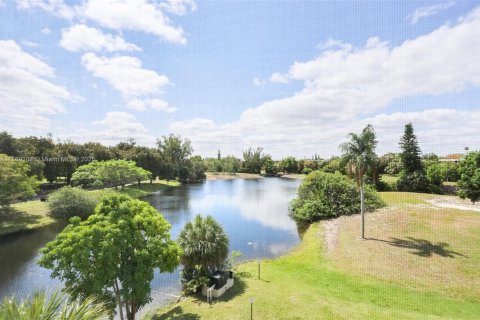 Condo in Lauderhill, Florida, 2 bedrooms  № 1886626 - photo 14