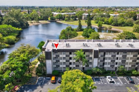 Condo in Lauderhill, Florida, 2 bedrooms  № 1886626 - photo 2
