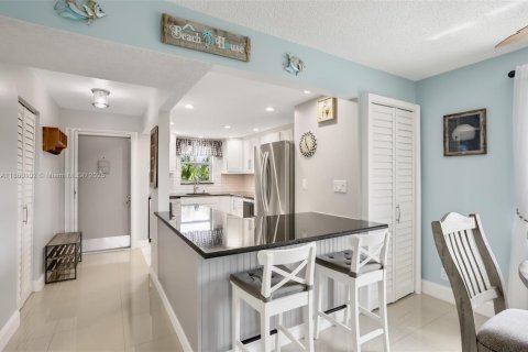 Condo in Lauderhill, Florida, 2 bedrooms  № 1886626 - photo 15