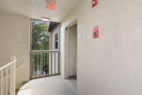 Condo in Lauderhill, Florida, 2 bedrooms  № 1886626 - photo 3
