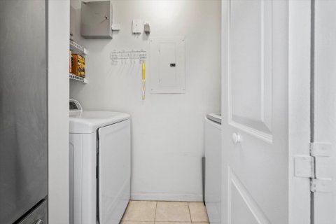Снять в аренду кондоминиум в Веллингтон, Флорида 3 спальни, 151.15м2, № 1116825 - фото 1