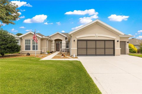 House in Summerfield, Florida 2 bedrooms, 170.94 sq.m. № 2347250 - photo 2