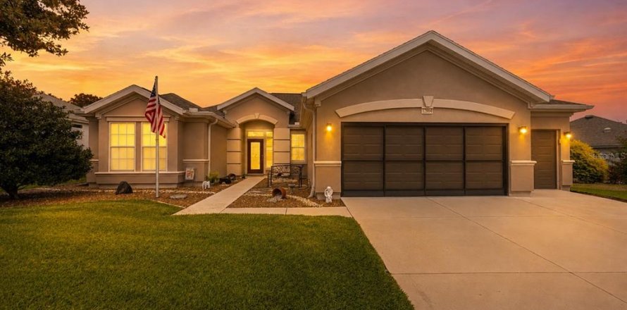 House in Summerfield, Florida 2 bedrooms, 170.94 sq.m. № 2347250