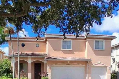 Villa ou maison à Miami Gardens, Floride 6 chambres, 313.92 m2 № 2432481