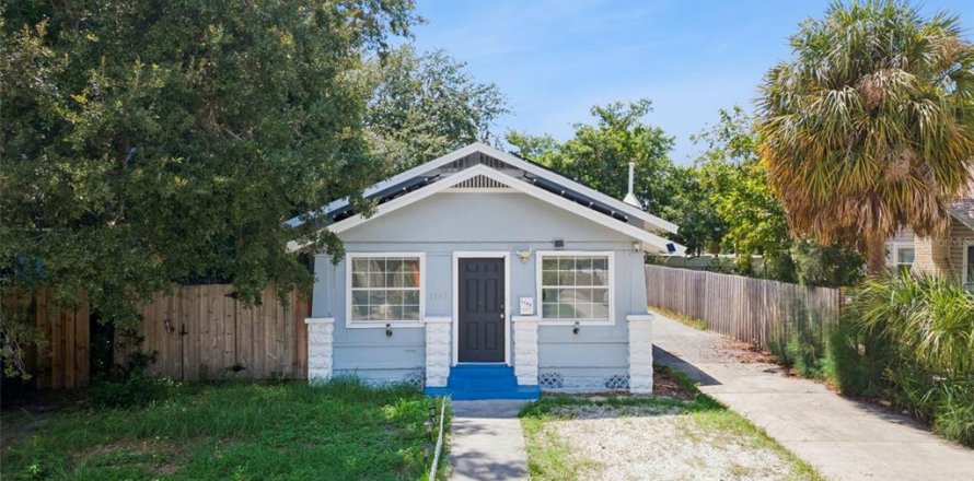 Villa ou maison à Saint Petersburg, Floride 5 chambres, 153.85 m2 № 2291445
