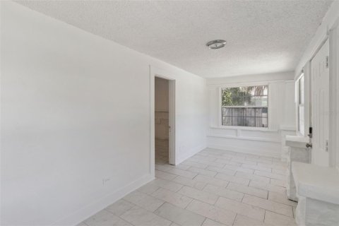 Villa ou maison à vendre à Saint Petersburg, Floride: 5 chambres, 153.85 m2 № 2291445 - photo 5