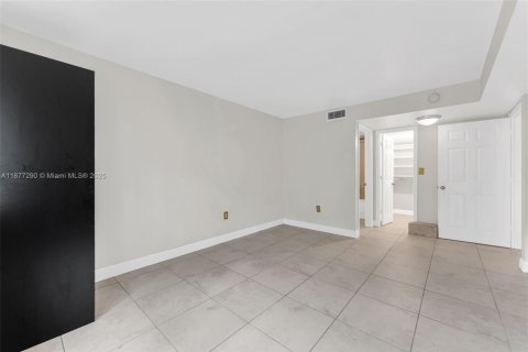 Condo in Davie, Florida, 2 bedrooms  № 1920555 - photo 12