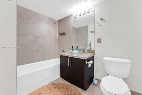 Condo in Davie, Florida, 2 bedrooms  № 1920555 - photo 17