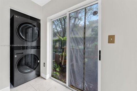 Condo in Davie, Florida, 2 bedrooms  № 1920555 - photo 16