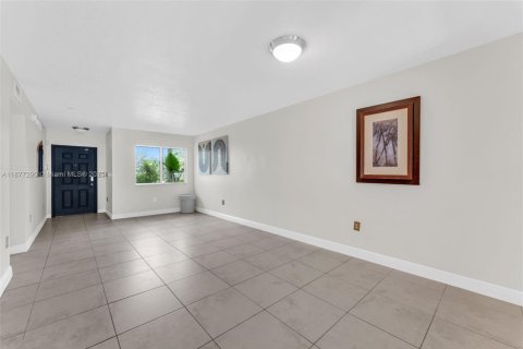 Condo in Davie, Florida, 2 bedrooms  № 1920555 - photo 10