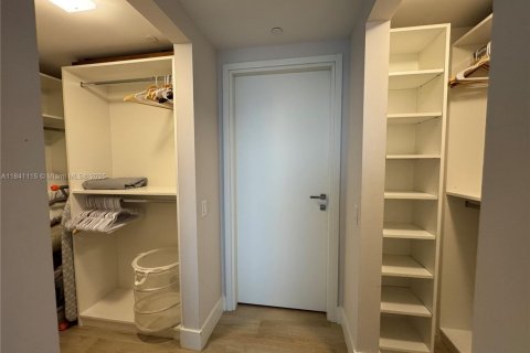 Condominio en venta en Miami, Florida, 1 dormitorio, 65.12 m2 № 1939581 - foto 12