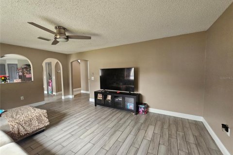 Casa en venta en Deltona, Florida, 4 dormitorios, 199 m2 № 1529026 - foto 4