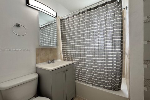 Condominio en venta en Miami Beach, Florida, 1 dormitorio, 65.03 m2 № 2035003 - foto 16