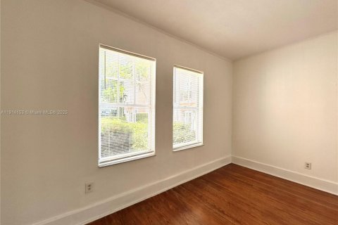 Condominio en venta en Miami Beach, Florida, 1 dormitorio, 65.03 m2 № 2035003 - foto 10