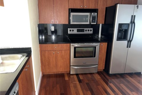 Condo in Miami, Florida, 1 bedroom  № 1703608 - photo 4