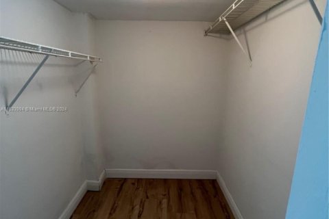Condo in Miami, Florida, 1 bedroom  № 1703608 - photo 12