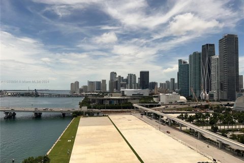 Condo in Miami, Florida, 1 bedroom  № 1703608 - photo 1
