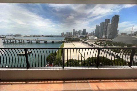 Condo in Miami, Florida, 1 bedroom  № 1703608 - photo 3