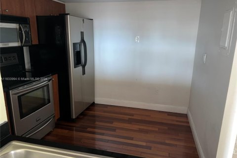 Condo in Miami, Florida, 1 bedroom  № 1703608 - photo 5