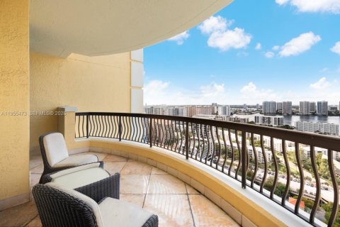 Condominio en alquiler en Sunny Isles Beach, Florida, 3 dormitorios, 205.69 m2 № 2010212 - foto 25