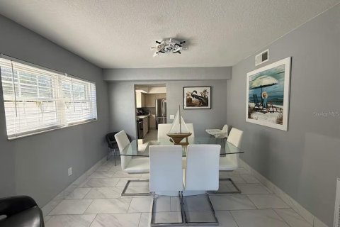 Villa ou maison à vendre à Sarasota, Floride: 3 chambres, 184.5 m2 № 2419065 - photo 16