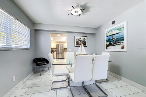 Villa ou maison à vendre à Sarasota, Floride: 3 chambres, 184.5 m2 № 2419065 - photo 15