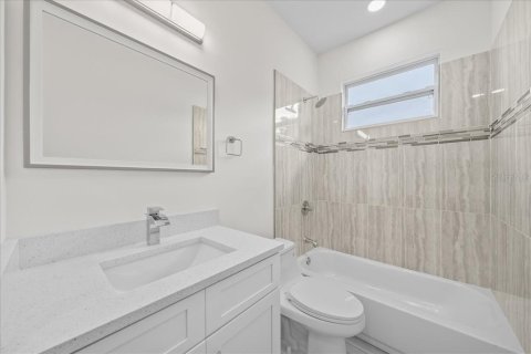 House in Cocoa, Florida 4 bedrooms, 159.42 sq.m. № 1808600 - photo 27