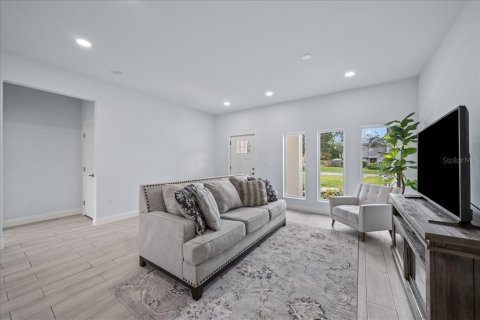 House in Cocoa, Florida 4 bedrooms, 159.42 sq.m. № 1808600 - photo 6
