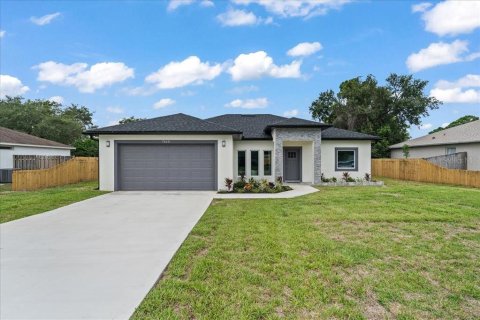 House in Cocoa, Florida 4 bedrooms, 159.42 sq.m. № 1808600 - photo 1