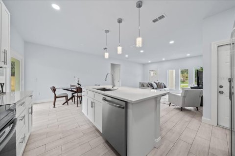 House in Cocoa, Florida 4 bedrooms, 159.42 sq.m. № 1808600 - photo 11