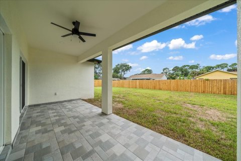 House in Cocoa, Florida 4 bedrooms, 159.42 sq.m. № 1808600 - photo 18