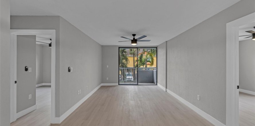 Condo in Miami, Florida, 2 bedrooms № 1222829