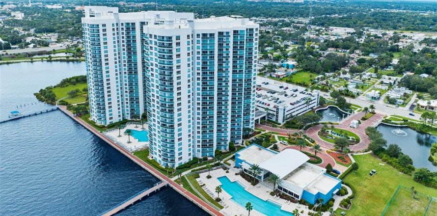 Condo in Holly Hill, Florida, 2 bedrooms № 1010106